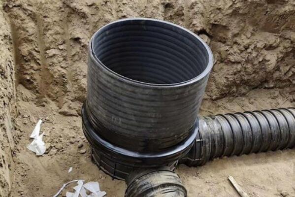 塑料检查井清理排污的方法